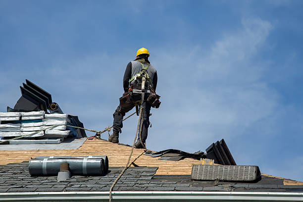 Professional Gutter Installation technician working in Huntington, OR
